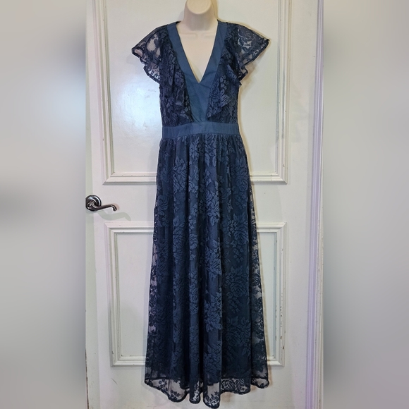 Miami Blue Floral Lace V-Neckline Maxi Dress, Medium - Picture 13 of 16
